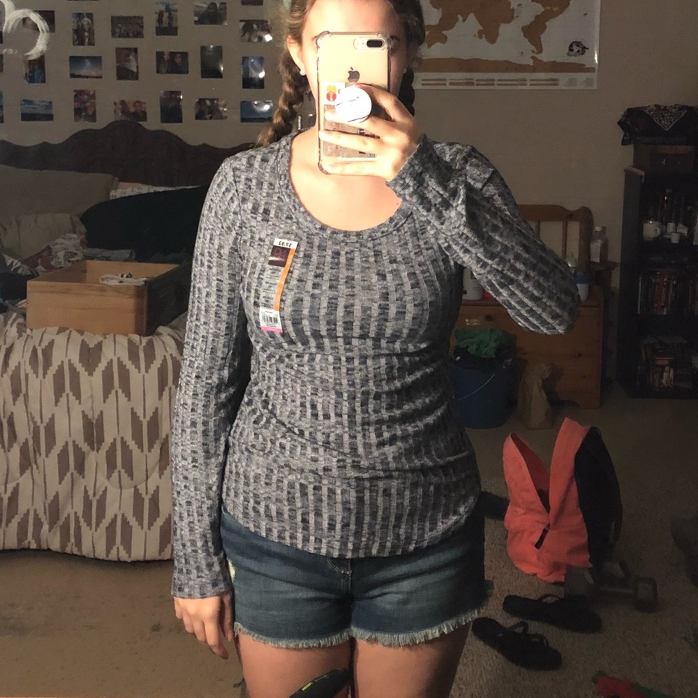 Brand new long sleeved tee